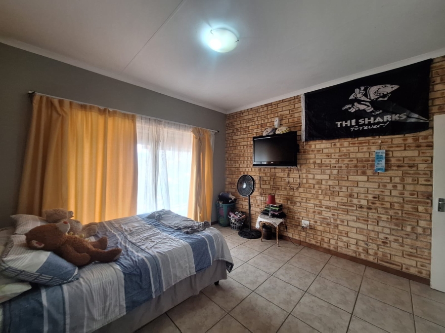 To Let 2 Bedroom Property for Rent in Meerhof North West